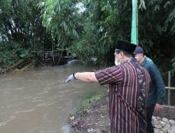 Ada Warga Laporkan Abrasi Sungai, Taj Yasin Respon Cepat Koordinasikan Penanganan