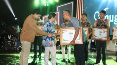 kepala daerah untuk saling berkomunikasi soal wisata di wilayah masing-masing. Menurutnya, komunikasi dibutuhkan untuk mengatur strategi agar bisa menambah waktu kunjungan wisatawan.