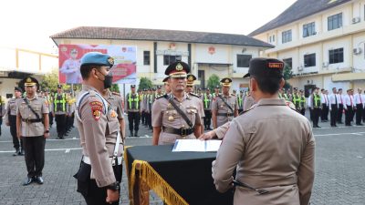 Memberikan Kontribusi Kepada Polri, Pengembang Aplikasi LIBAS Bersama 13 Warga Kota Semarang Mendapat Penghargaan Kapolrestabes Semarang Saat Sertijab Kabag Ops Dan Pejabat Utama