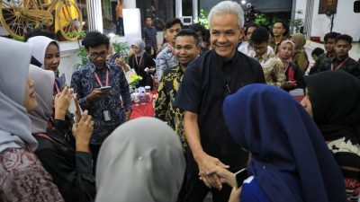 Diskusi Santai Bareng Mahasiswa Ilmu Politik, Ganjar Cerita Awal Mula Terjun ke Dunia Politik