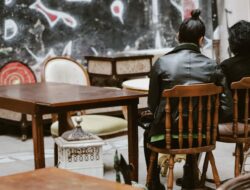 Meja makan minimalis dan kursi cafe kayu jati Blora Jepara desain terbaru