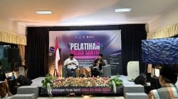 Pengasuh Ponpes Asrama Perguruan Islam (API) Tegalrejo, Magelang KH M Yusuf Chudlori atau Gus Yusuf saat menjadi narasumber acara Seminar Bincang Media Santri oleh RMI PWNU Jateng di rumah dinas Wakil Ketua DPRD Jawa Tengah Sarif Abdillah di Semarang Tengah, Kota Semarang, Selasa (21/10/2025).