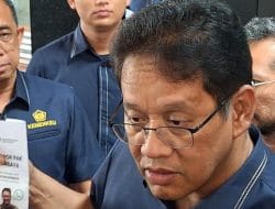 Menkeu Purbaya Targetkan Penangkapan Mafia Besar-besaran, Pamerkan Jaket “8 Persen”